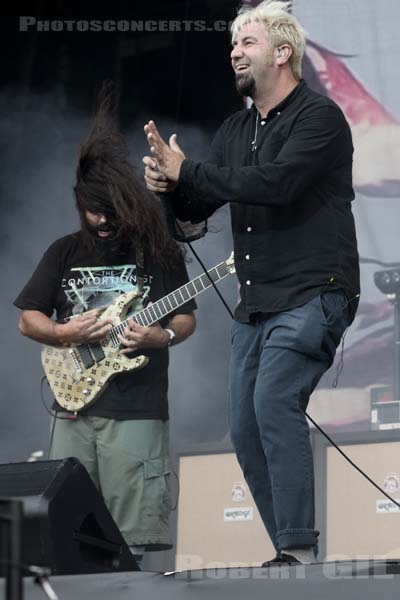 DEFTONES - 2016-06-10 - PARIS - Hippodrome de Longchamp - Main Stage - Camillo Wong Moreno - Stephen Carpenter